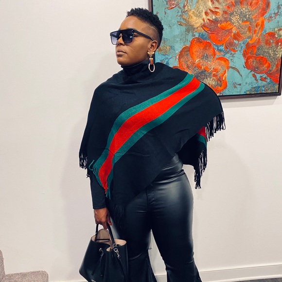 Poncho - Picture 13 of 15